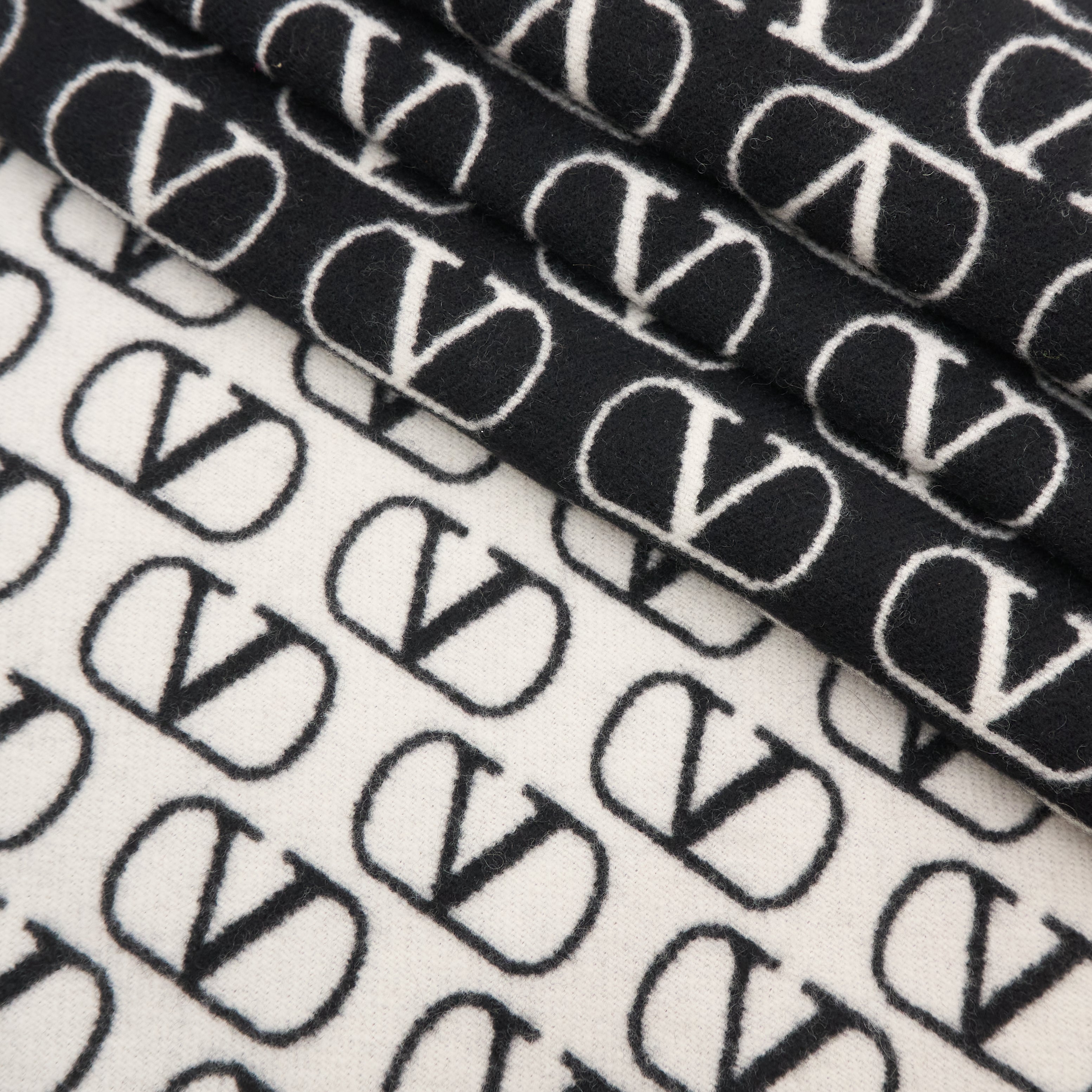 Valentino Garavani V Logo Signature Scarf